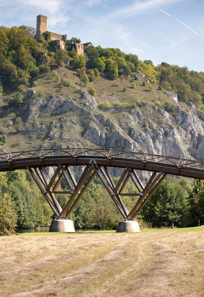 Die Holzbrücke 'Tatzlwurm" bei Essing im Altmühltal