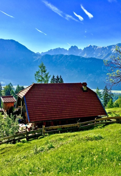 Nußlbergalm Kiefersfelden mit Blick auf das Kaisergebirge