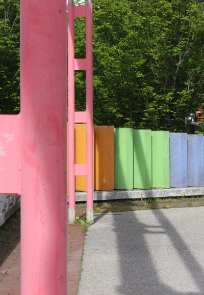 Rote Media Linie des Architekten Hans Hollein