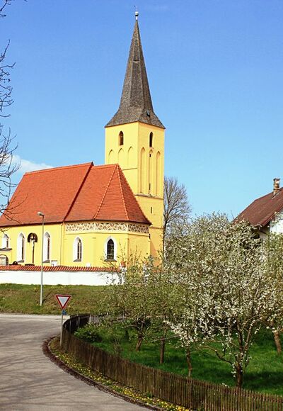Filialkirche Sankt Johannes der Täufer und historischer Salzmeier Hof in Wang