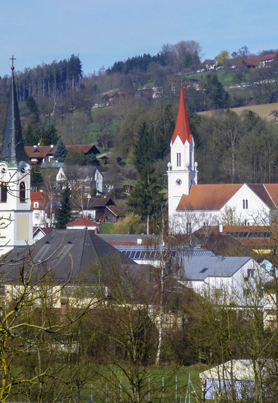 Evangelische und katholische Kirche in Wallern. Z06