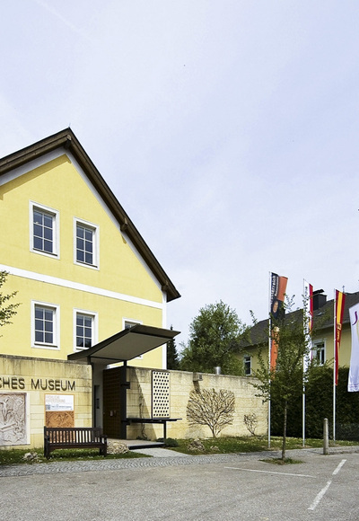 Evangelisches Museum Oberösterreich in Rutzenmoos und Kirche. Z08