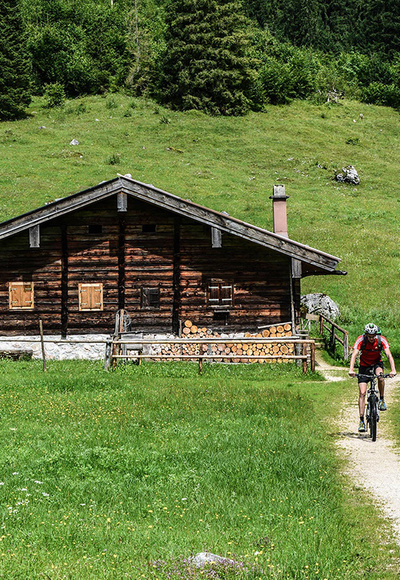 Mit dem Mountainbike auf der Schwarzbach-Alm
