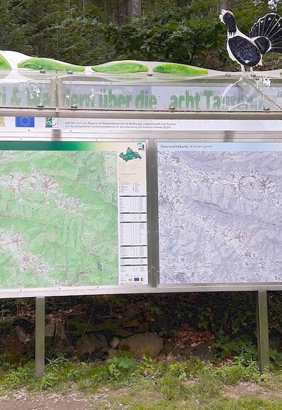 Info-Tafel über der Berghütte Schareben