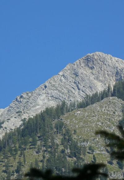 Die Angelmauer von unterhalb der Öttlreith aus gesehen