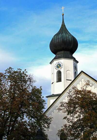 Kirchenspaziergang 1 - Baum mit St. Jakobus quer