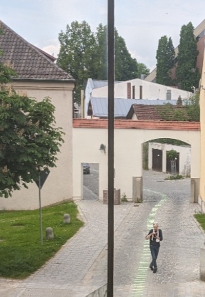 Blick aus dem Glasbau auf die Altstadt