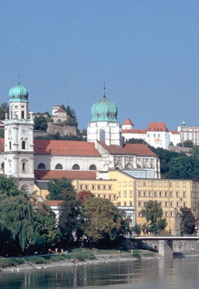 DREI_FLUESSE_STADT Passau - Passau Innseite mit Dom und Fürstbischöflichen Residenz