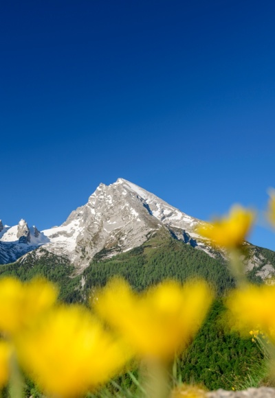 Erste Reihe: Der Grünstein-Gipfel bietet eine unschlagbare Aussicht auf das Wahrzeichen des Berchtesgadener Landes, den Watzmann.