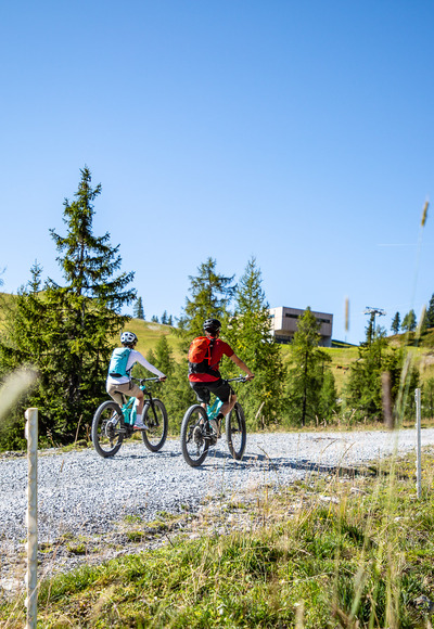 Bei tollen Anstiegen und einem grandiosen Bergpanorama zeigt sich das Skigebiet im Sommer bei der Frauenalm-Runde von seiner besten Seite