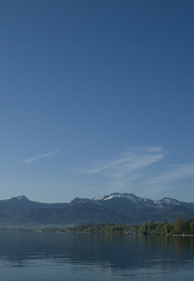 Die Kampenwand vom See aus