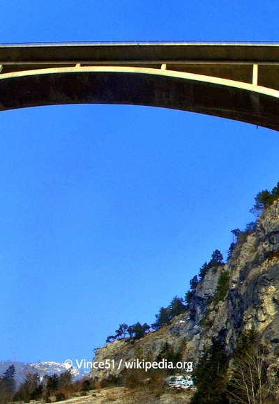 Die das Gemstal überspannende Brücke im Zuge der Gaichtpass-Strasse