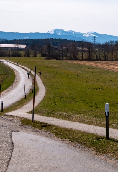 Die Straße von Holzkirchen nach Thann