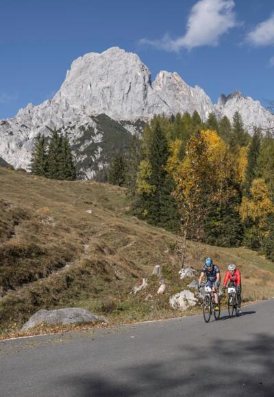 Rennrad-Fahrer oberhalb des Mittergbergs