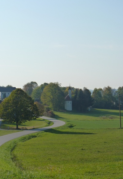 Sallach mit seiner Dorfkirche
