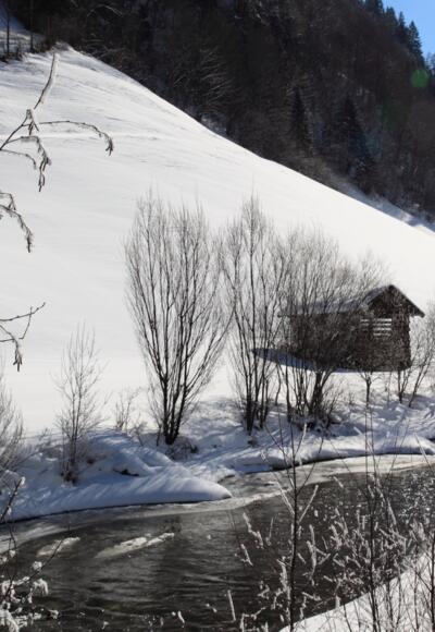 Wandern entlang der Ache