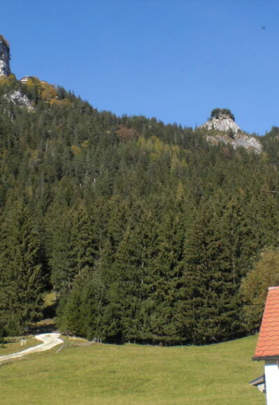 Burgruine Falkenstein und Picknickplatz bei der Kapelle