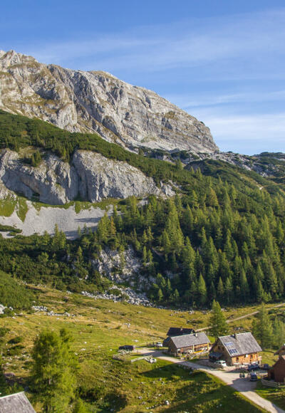 Steirerseehütten, im Hintergrund der Sturtzhahn