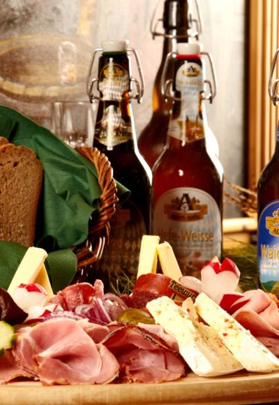 Brotzeit im Adam-Bräu