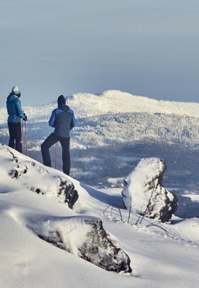 Schneeschuhtour mit dem winterlichen Rackel im Blick