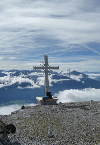 Großer Solstein mit dem neuen Gipfelkreuz (seit August 2018)