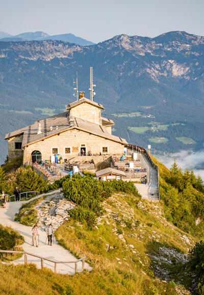 Das Kehlsteinhaus über dem herbstlichen Nebelmeer über dem Berchtesgadener Talkessel