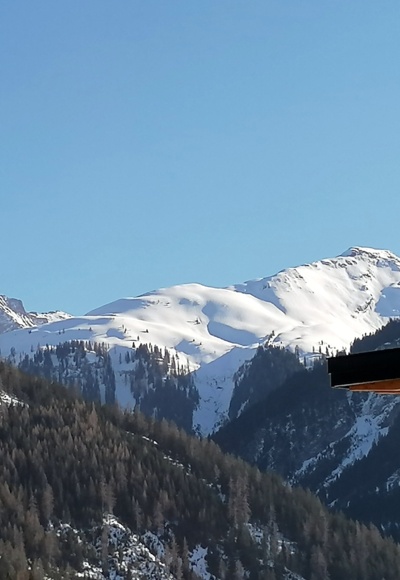 Von Bach locken die Hänge der Greitjochspitze