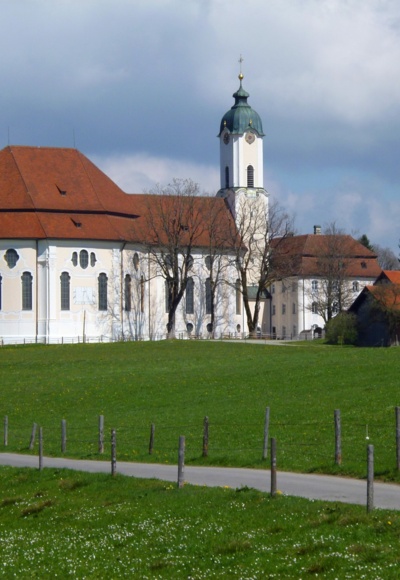 Herrlicher Blick von Süden auf die Wieskirche.
