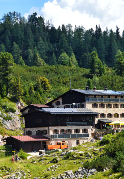 Die Neue Traunsteiner Hütte auf der Reiter Alm
