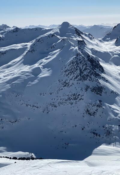 Innerrodelgungge mit Zinsental (links).