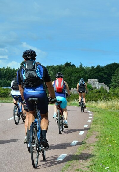 Radfahrer auf dem Benedikt-Radweg
