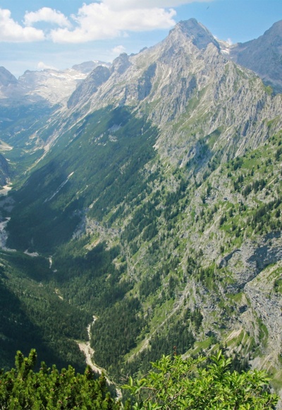 Der Blick ins langgestreckte Reintal vom Aussichtspavillon Köing Ludwig II.
