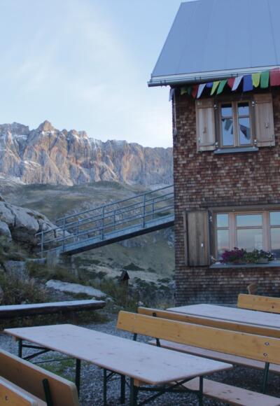 Freiburger Hütte mit Roter Wand
