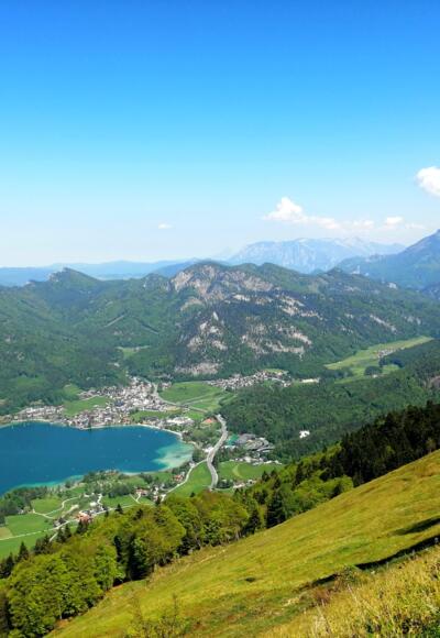Blick zum Fuschlsee mit Schober (links) und Schafberg (rechts)