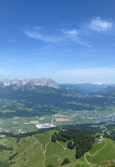 Gipfelpanorama Kitzbüheler Horn, Blickrichtung St. Johann und Wilder Kaiser