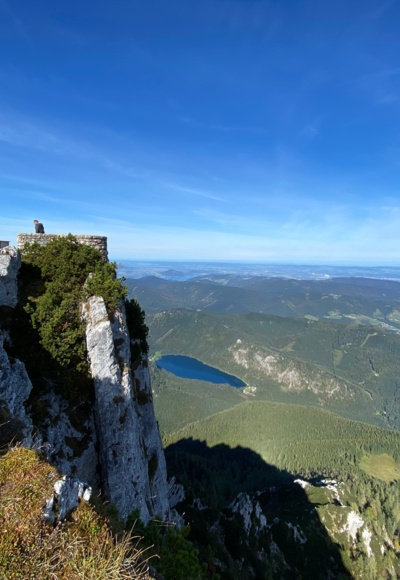 Europakreuz am Aberfeldkogel mit Blick auf den Langbathsee