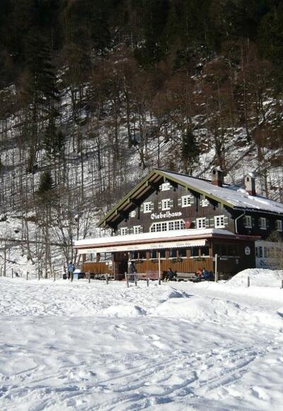 Auch im Winter ist das Giebelhaus immer einen Ausflug wert.