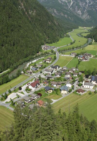 Blick auf Weißbach bei Lofer - Im Orszentrum beginnt die Hackerrunde