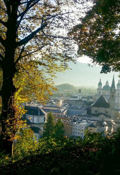 Blick vom Mönchsberg auf die Stadt Salzburg