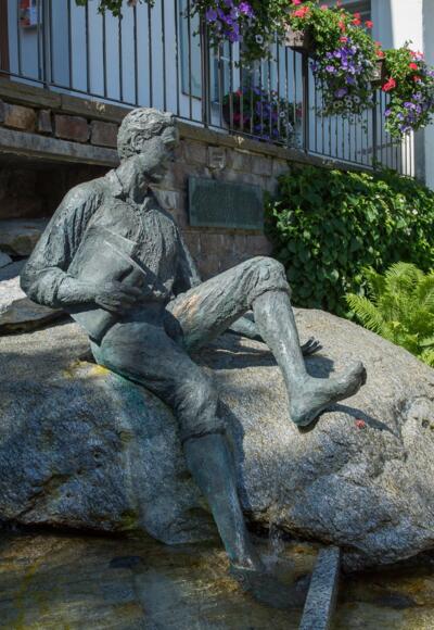 Der junge Kneipp - Brunnen vor dem Rathaus Bad Grönenbach