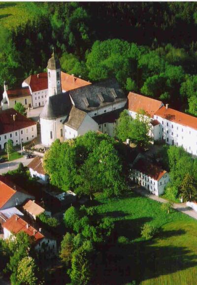 Kloster Weyarn aus der Luft