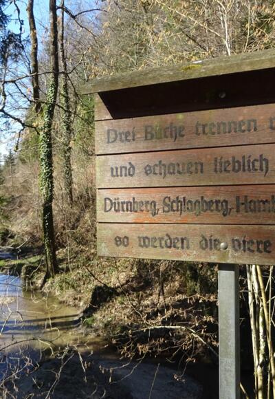 Drei Bäche, vier Berge-Tafel