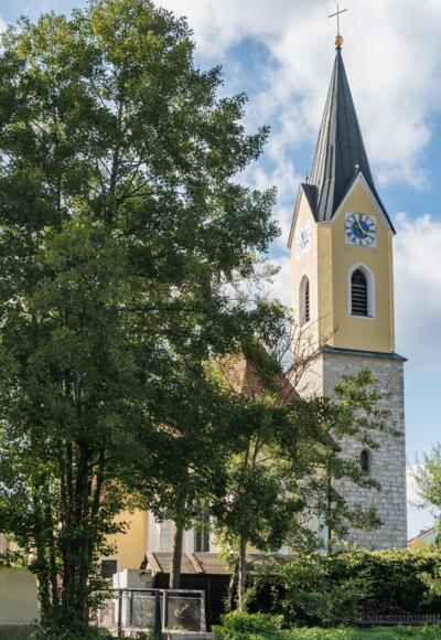 Die alte Pfarrkirche in der Startpunkt des Saaler Spaziergangs