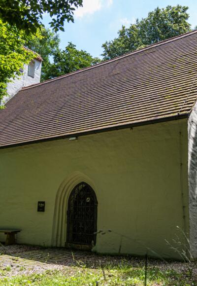 Eingangstor zur Kapelle St. Georg in Roggenstein