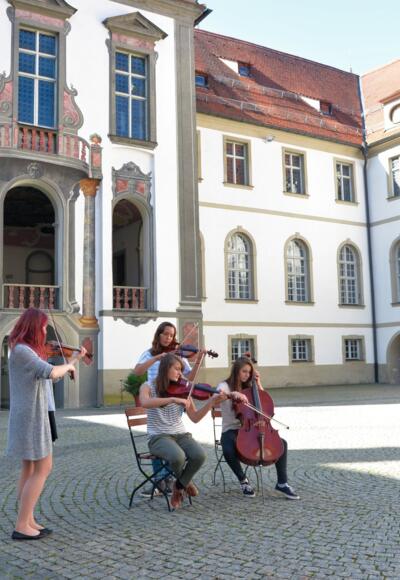Musikanten im Klosterhof St. Mang in Füssen