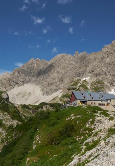 Das Prinz-Luitpold-Haus vor der Fuchskarspitze.
