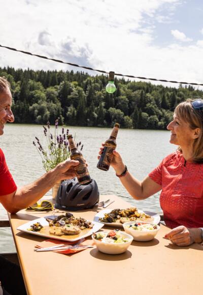 Brotzeit am Bootshaus am Schongauer Lido