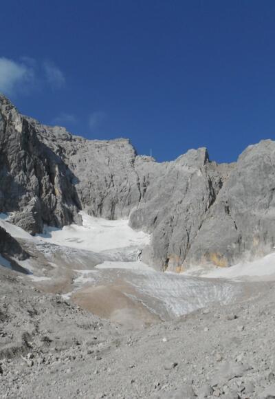 Das Zugspitzmassiv mit der Zugspitze (Mitte)