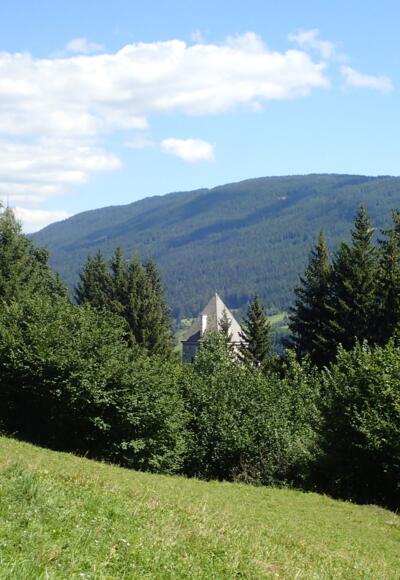 Beim Aufstieg sieht man nur wenig vom Schloss Moosham