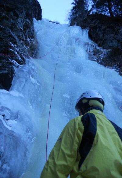 Gutes Eis im Eisfall Rinne